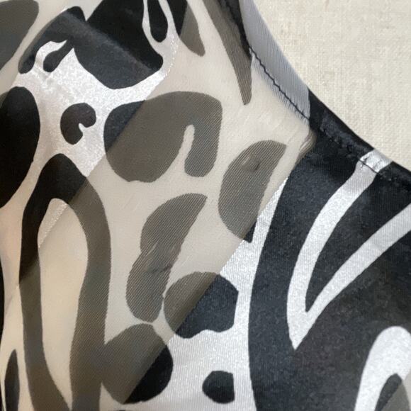 SILK FREE Scarf Poncho 100% Polyester Black White Geometric Print Made in Korea - Picture 12 of 16
